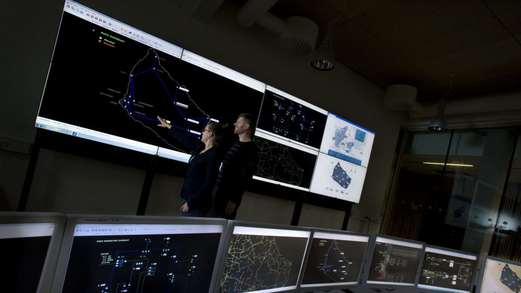 Researchers monitor the power system of Bornholm